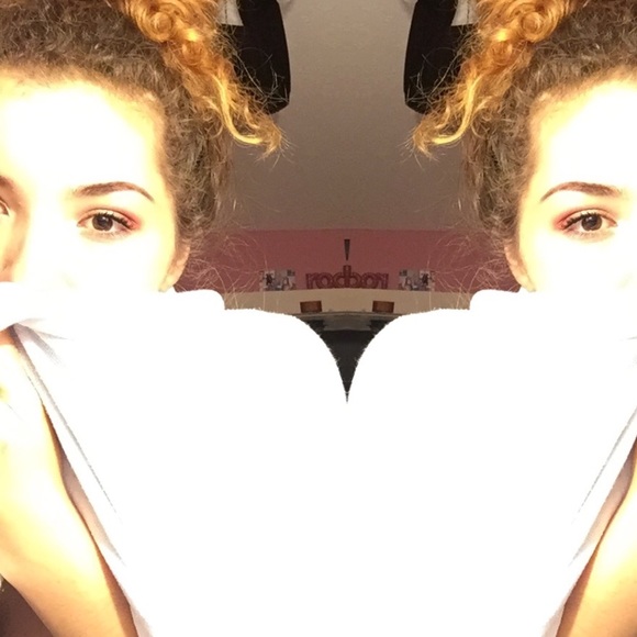 Meet your Posher, Olivia - Picture 1 of 1